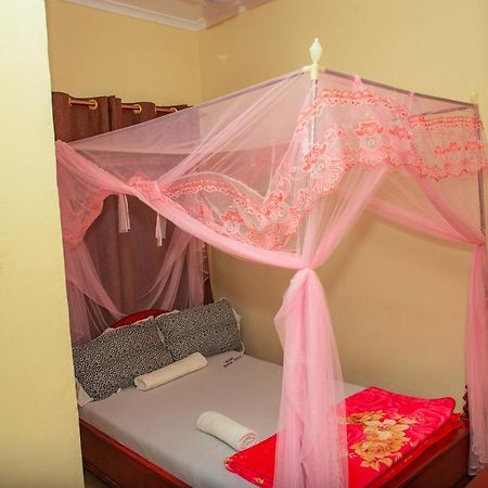 Africa Natural Tours - Kilimanjaro White House Hotel Моши Экстерьер фото