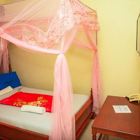 Africa Natural Tours - Kilimanjaro White House Hotel Моши Экстерьер фото