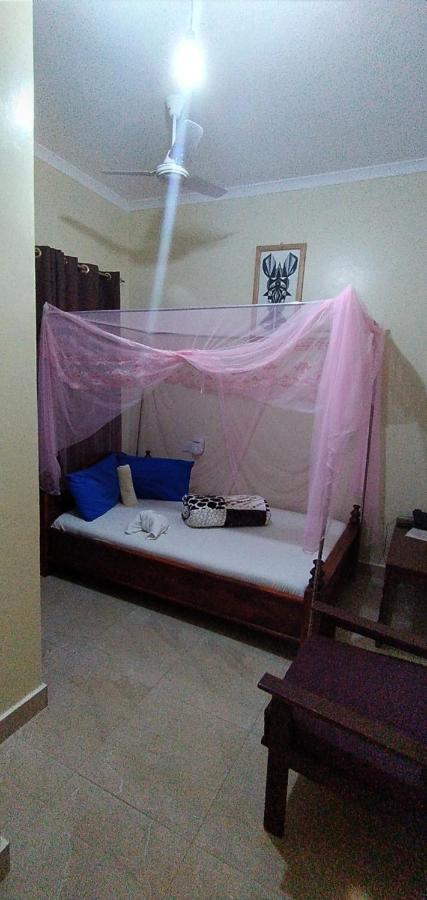 Africa Natural Tours - Kilimanjaro White House Hotel Моши Экстерьер фото