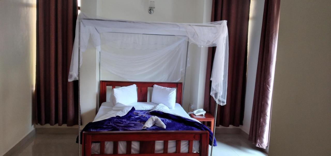 Africa Natural Tours - Kilimanjaro White House Hotel Моши Экстерьер фото