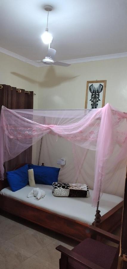 Africa Natural Tours - Kilimanjaro White House Hotel Моши Экстерьер фото