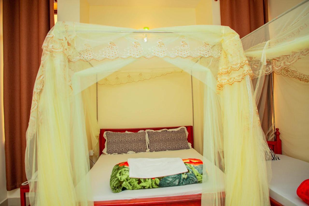 Africa Natural Tours - Kilimanjaro White House Hotel Моши Экстерьер фото