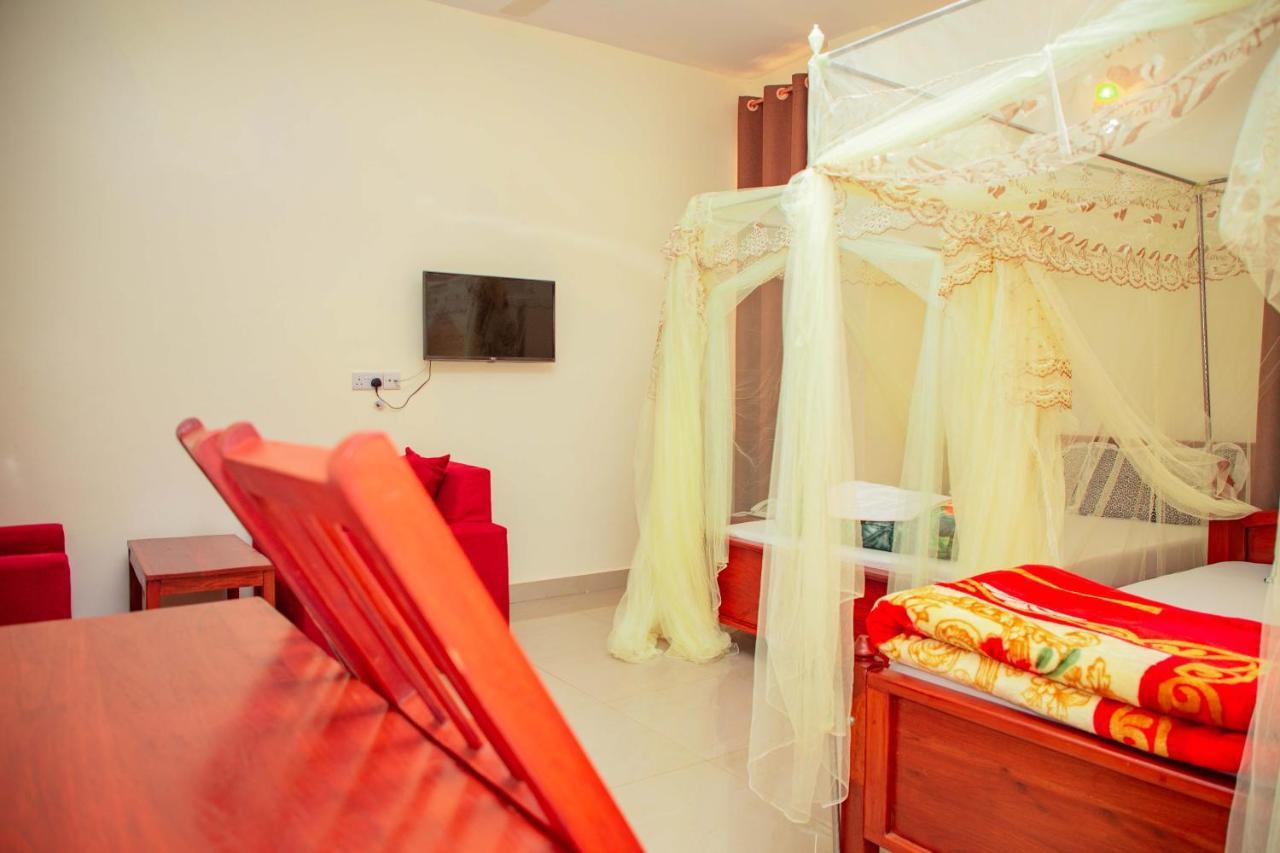 Africa Natural Tours - Kilimanjaro White House Hotel Моши Экстерьер фото