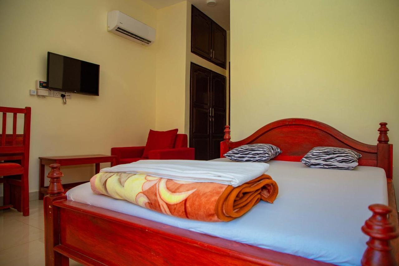 Africa Natural Tours - Kilimanjaro White House Hotel Моши Экстерьер фото