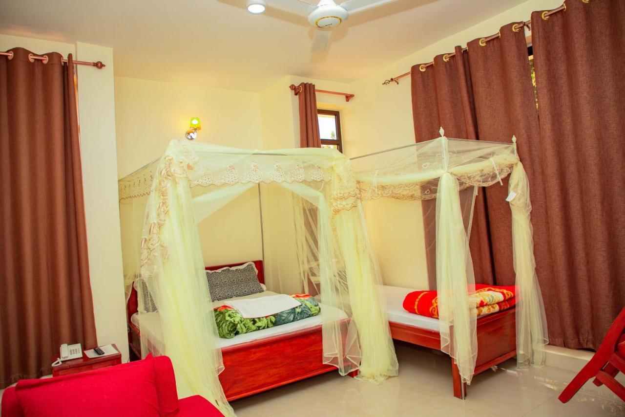 Africa Natural Tours - Kilimanjaro White House Hotel Моши Экстерьер фото