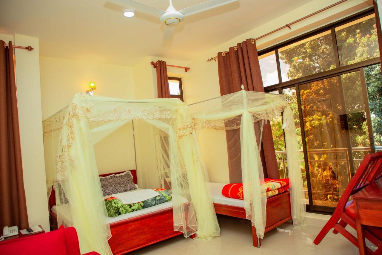 Africa Natural Tours - Kilimanjaro White House Hotel Моши Экстерьер фото
