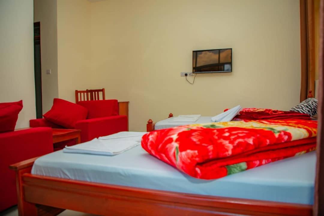 Africa Natural Tours - Kilimanjaro White House Hotel Моши Экстерьер фото