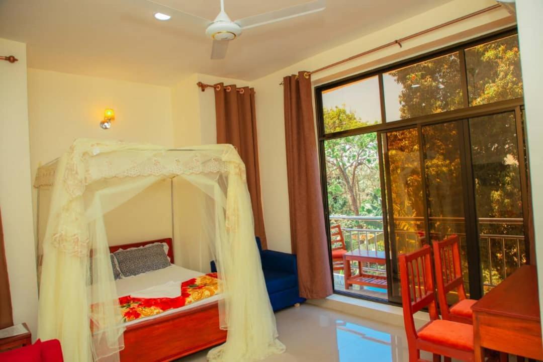 Africa Natural Tours - Kilimanjaro White House Hotel Моши Экстерьер фото
