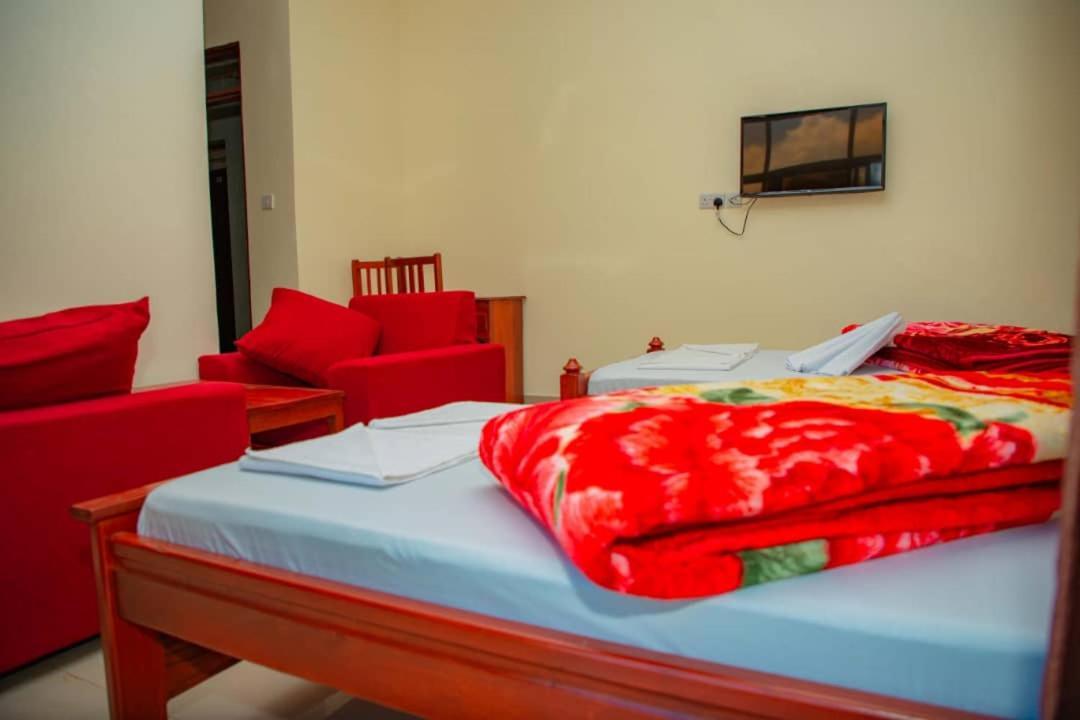 Africa Natural Tours - Kilimanjaro White House Hotel Моши Экстерьер фото
