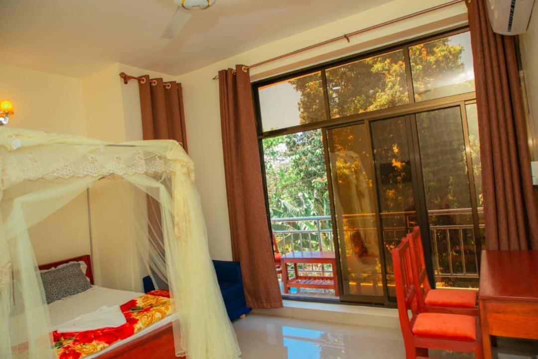 Africa Natural Tours - Kilimanjaro White House Hotel Моши Экстерьер фото