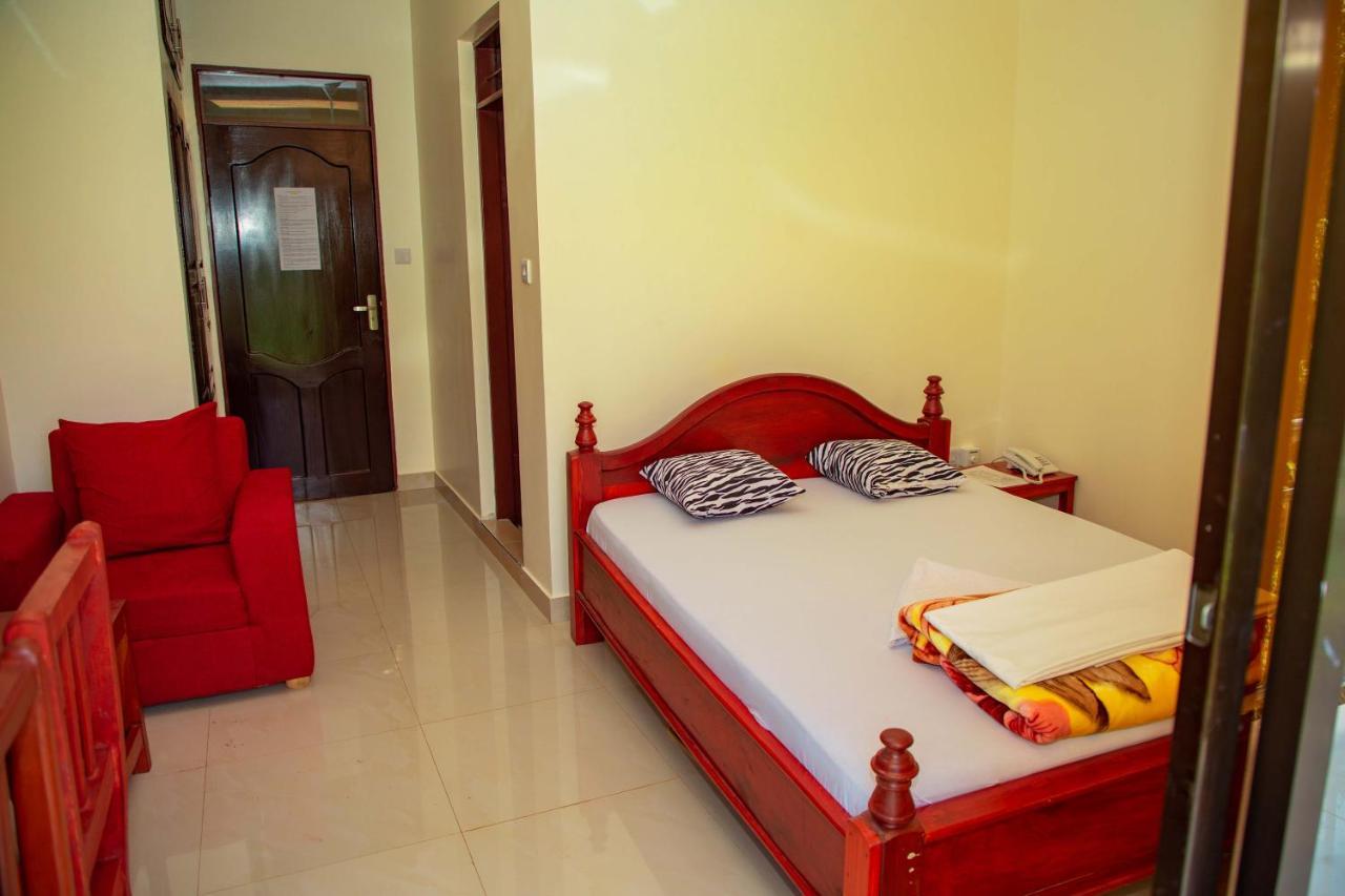 Africa Natural Tours - Kilimanjaro White House Hotel Моши Экстерьер фото