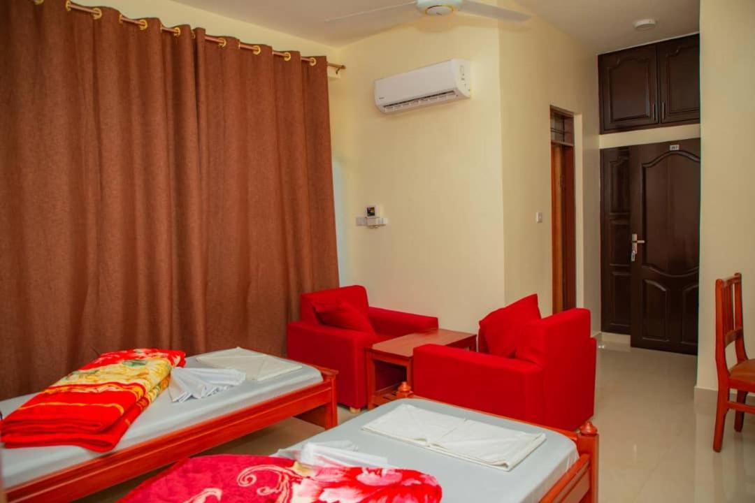 Africa Natural Tours - Kilimanjaro White House Hotel Моши Экстерьер фото