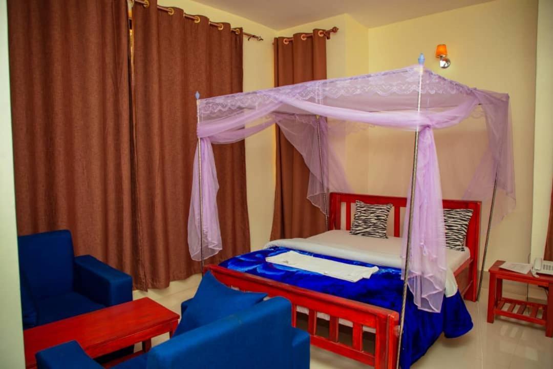 Africa Natural Tours - Kilimanjaro White House Hotel Моши Экстерьер фото