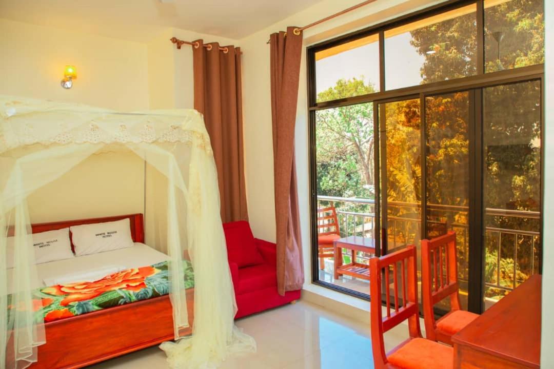 Africa Natural Tours - Kilimanjaro White House Hotel Моши Экстерьер фото
