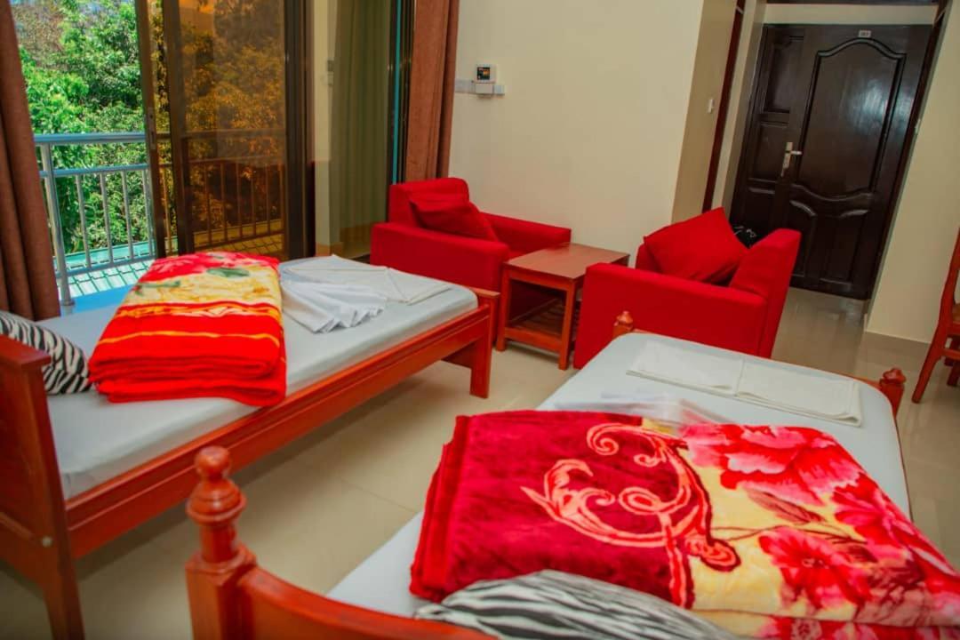 Africa Natural Tours - Kilimanjaro White House Hotel Моши Экстерьер фото