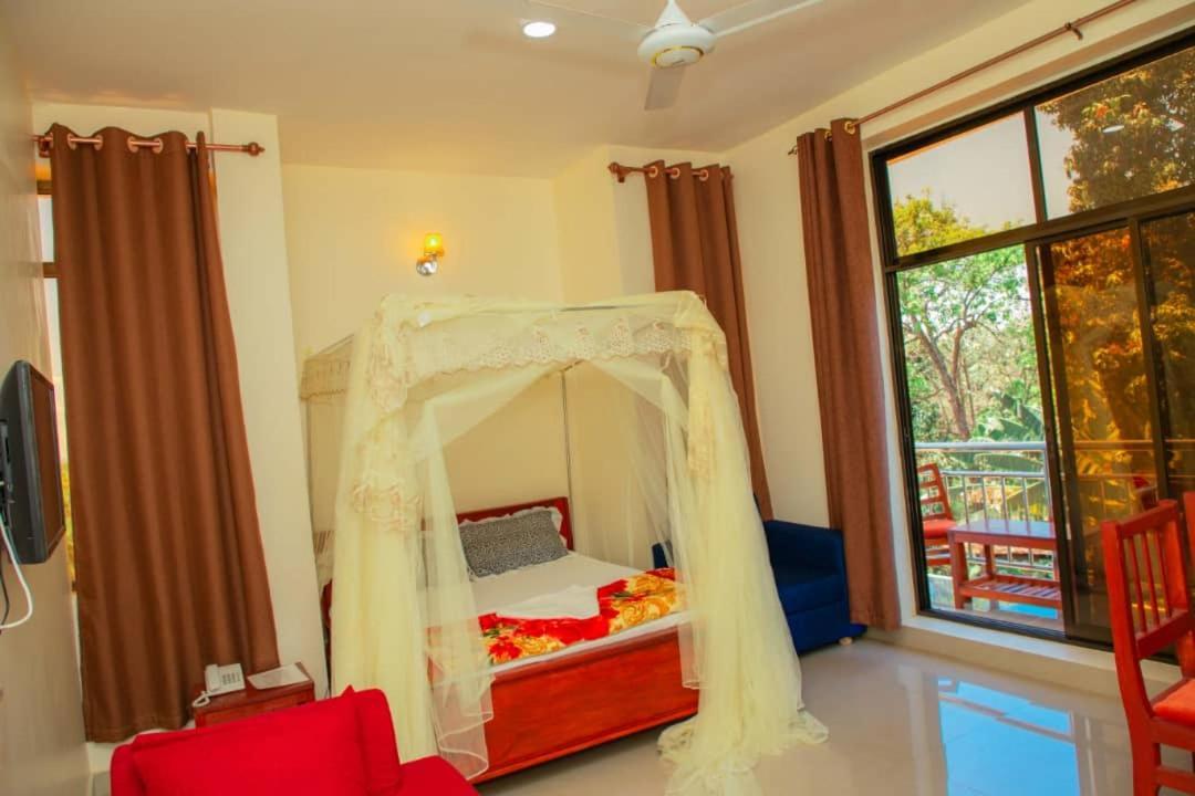 Africa Natural Tours - Kilimanjaro White House Hotel Моши Экстерьер фото