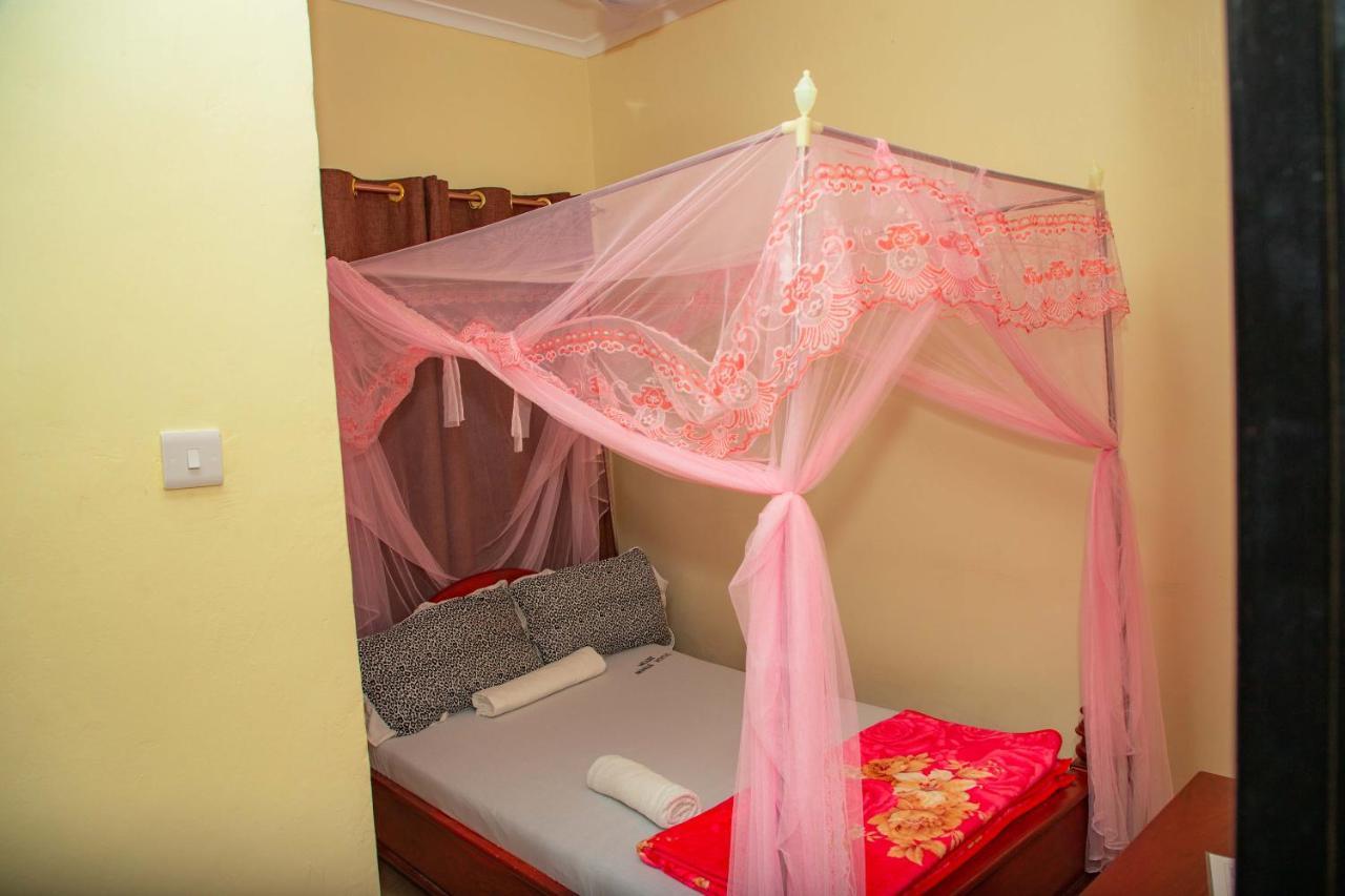 Africa Natural Tours - Kilimanjaro White House Hotel Моши Экстерьер фото