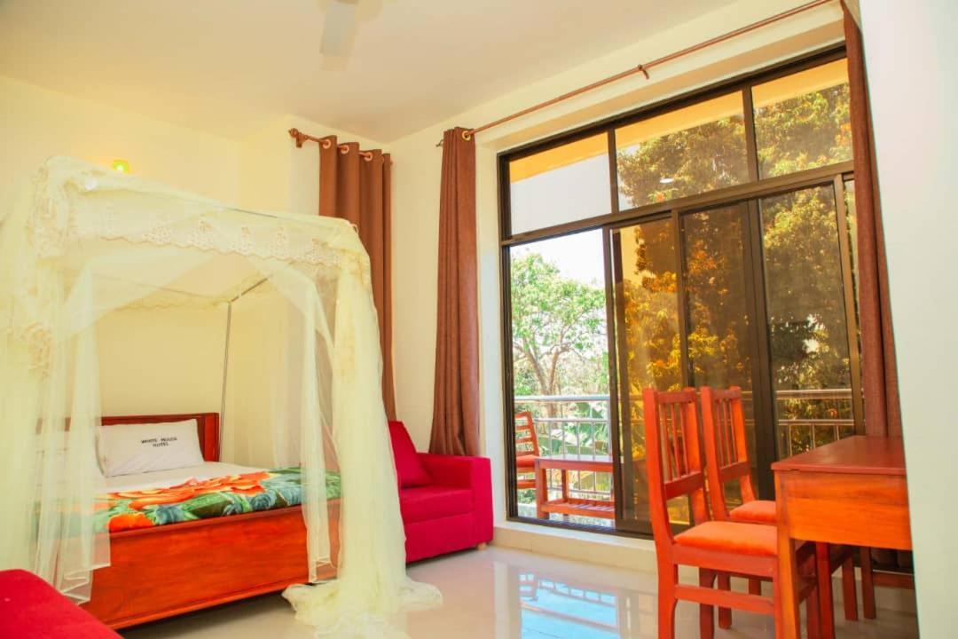 Africa Natural Tours - Kilimanjaro White House Hotel Моши Экстерьер фото