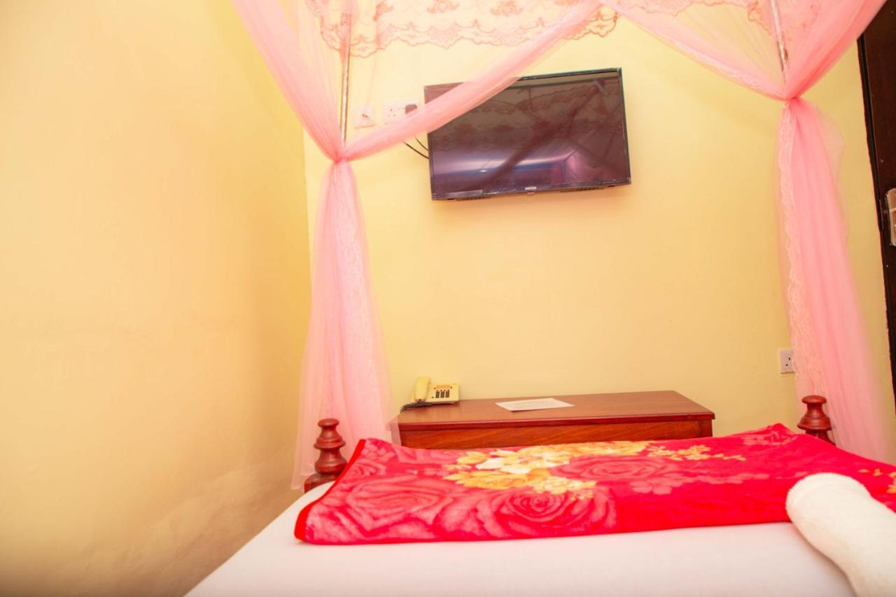Africa Natural Tours - Kilimanjaro White House Hotel Моши Экстерьер фото